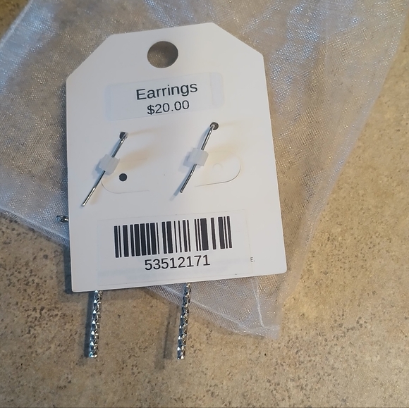 ⭐️Silver Cross Earrings - Picture 3 of 4